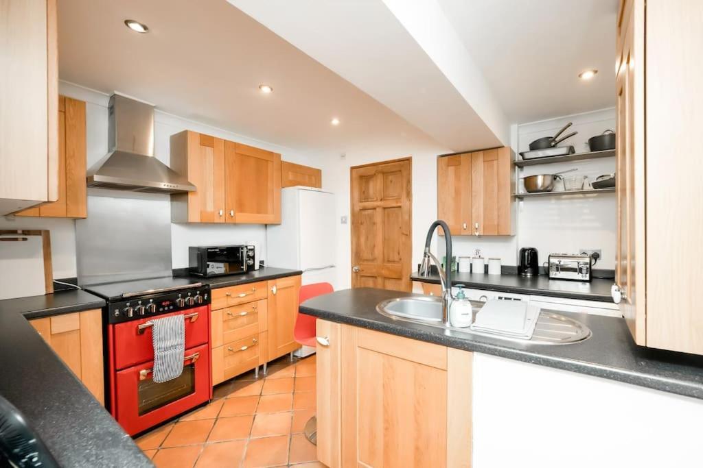 3 Bedroom Home Close To Town Centre With Wifi & Garden Royal Tunbridge Wells Dış mekan fotoğraf