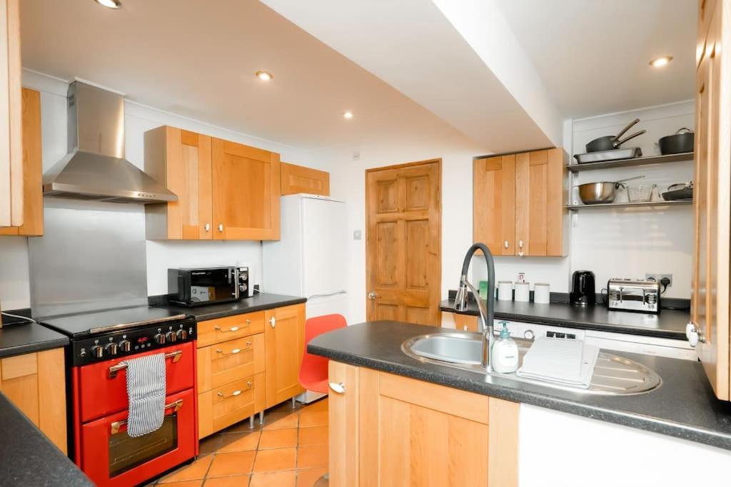 3 Bedroom Home Close To Town Centre With Wifi & Garden Royal Tunbridge Wells Dış mekan fotoğraf
